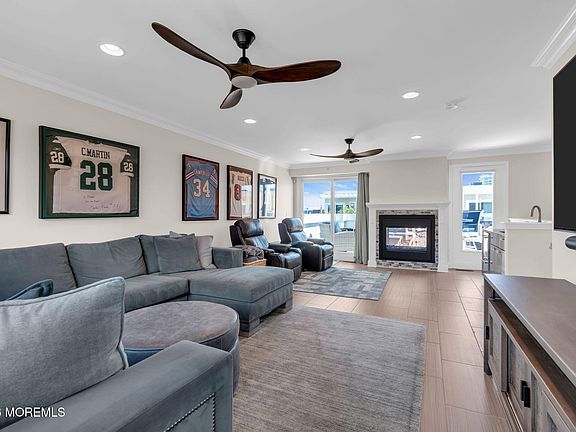 5th image of 803 Kingsley Street #2