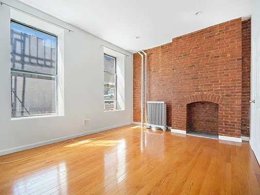 Rented by Addison Property Group | media 8