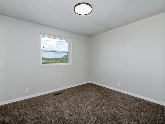 4th image of 3735 Cambridge Ave #10