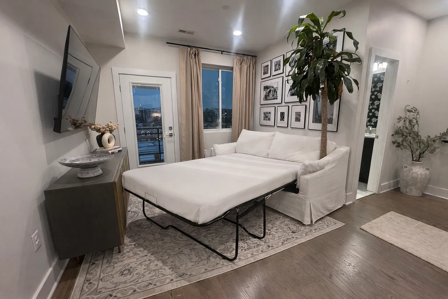 2 bed, 850 sqft, $2,600 — Photo 4