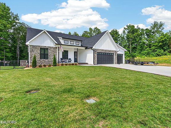 3rd image of 355 Shadows Lawn Dr