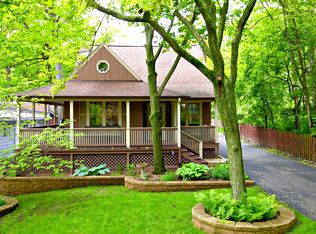 611 S Charleton St, Willow Springs, IL 60480