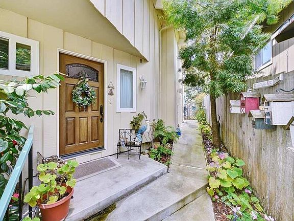 3rd image of 217 Lake Ct