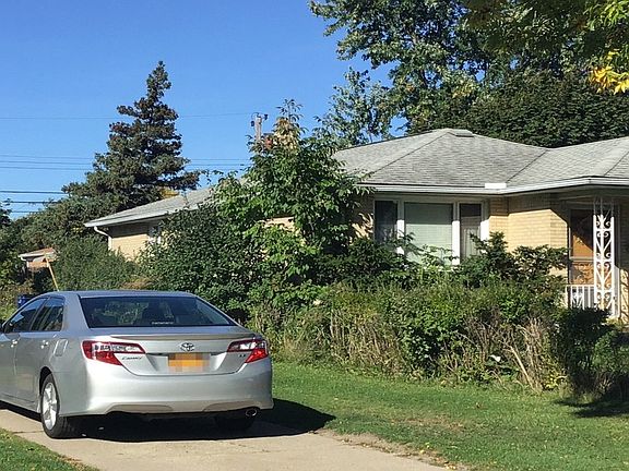 3rd image of 90 Emerson Dr