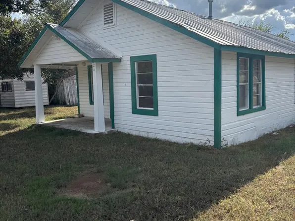 624 N Spring St, Mason, TX 76856