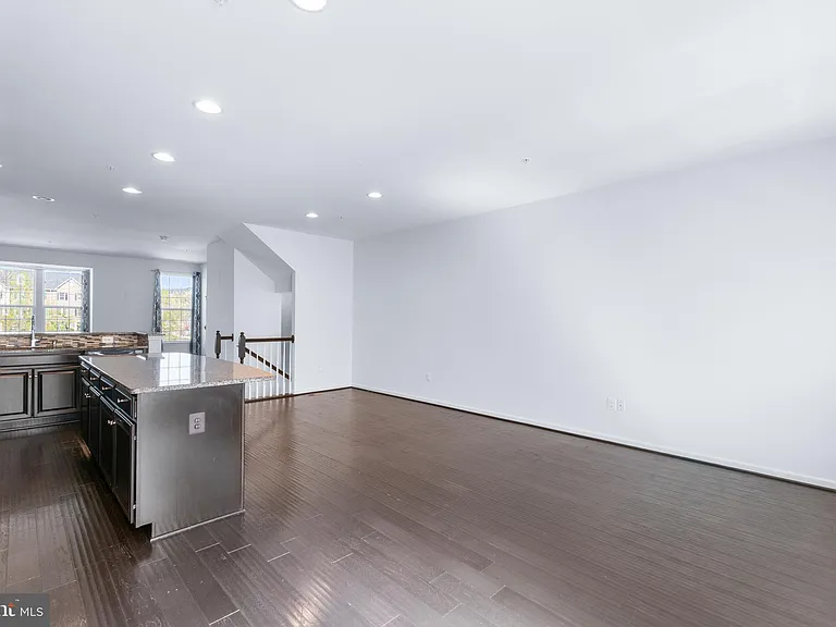 5365 S Center Dr — Photo 10