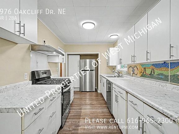 4th image of 1976 Oak Cliff Dr NE