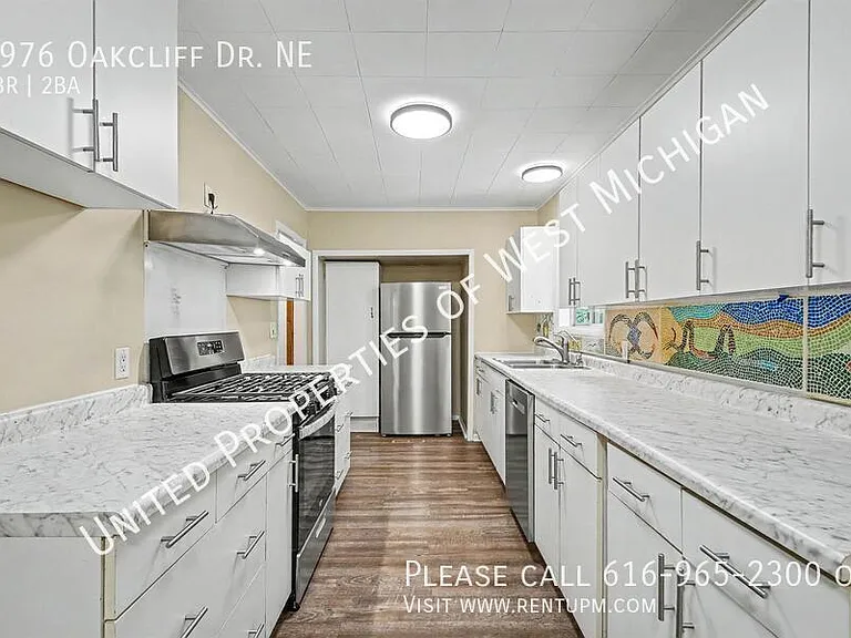 1976 Oakcliff Dr NE — Photo 4
