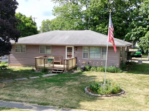208 Union St, Crescent City, IL 60928