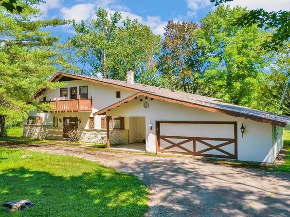 W4707 N Peterson Dr, Wild Rose, WI 54984