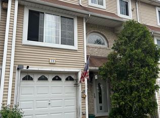 21 Claudia Ct, Staten Island, NY 10303
