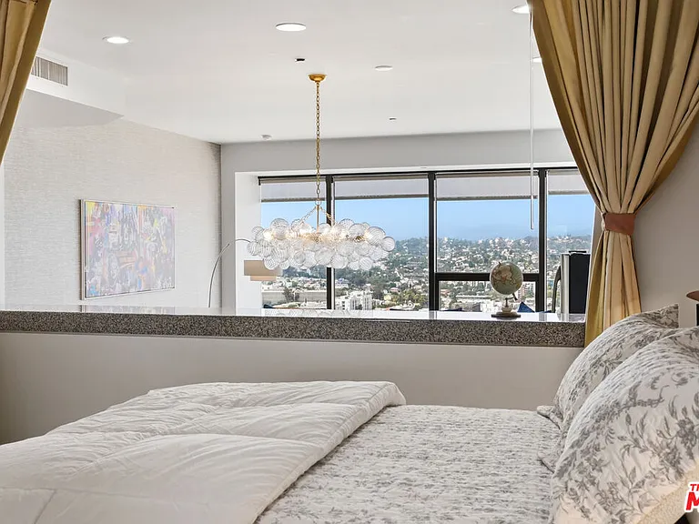 1100 Wilshire Blvd #2604 — Photo 23