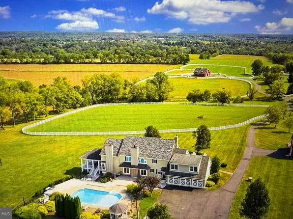 11 Danberry Dr, Ringoes, NJ 08551