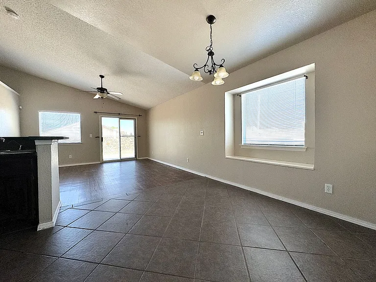 12981 Alfredo Apodaca — Photo 6