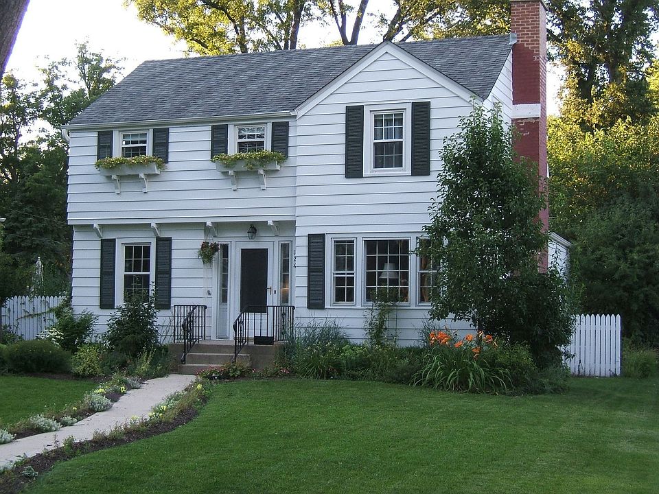 1st image of 124 W Adams St