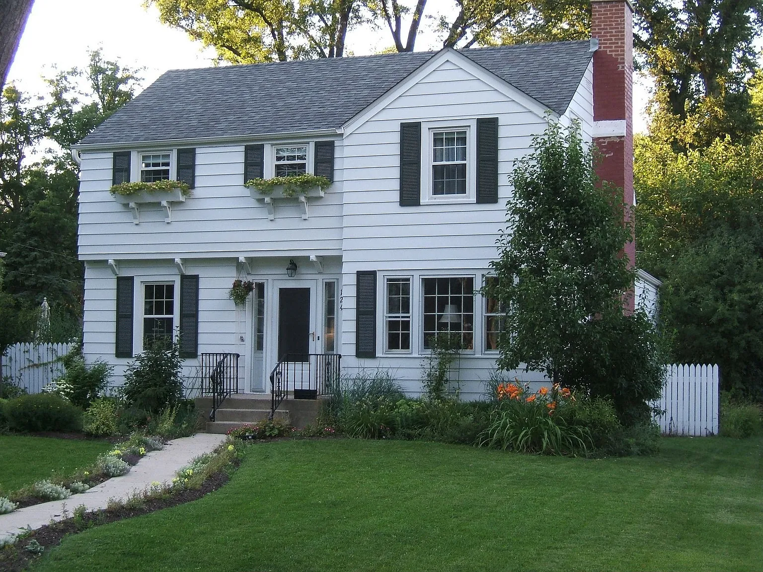124 W Adams St photo 1