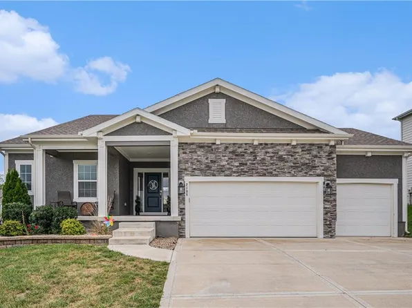 2108 NW Shamrock Ave, Lees Summit, MO 64081