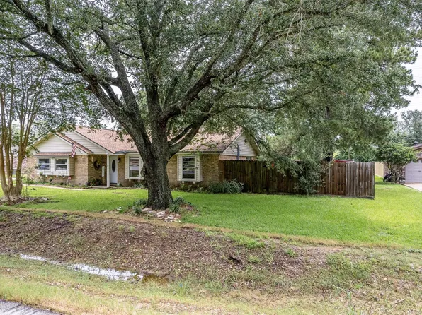 5814 Russell Ln, Baytown, TX 77521
