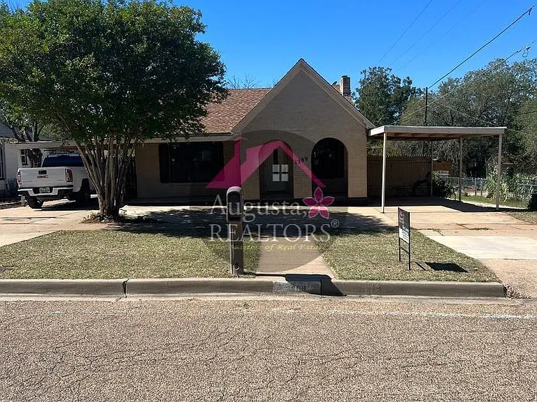 1209 Bawcom St — Photo 1
