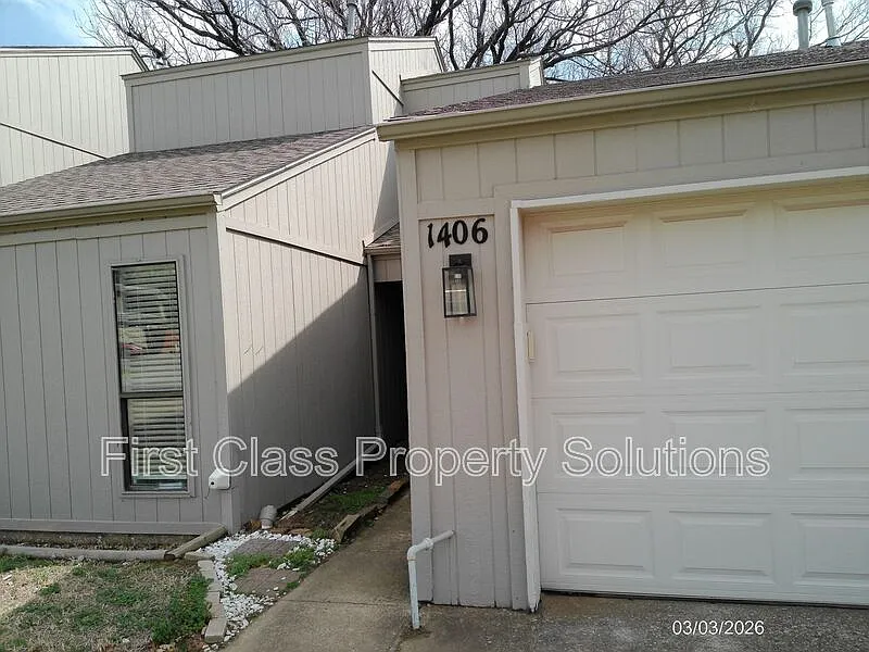 3 bed, 2.0 bath, 1550 sqft, $1,595 — Photo 2