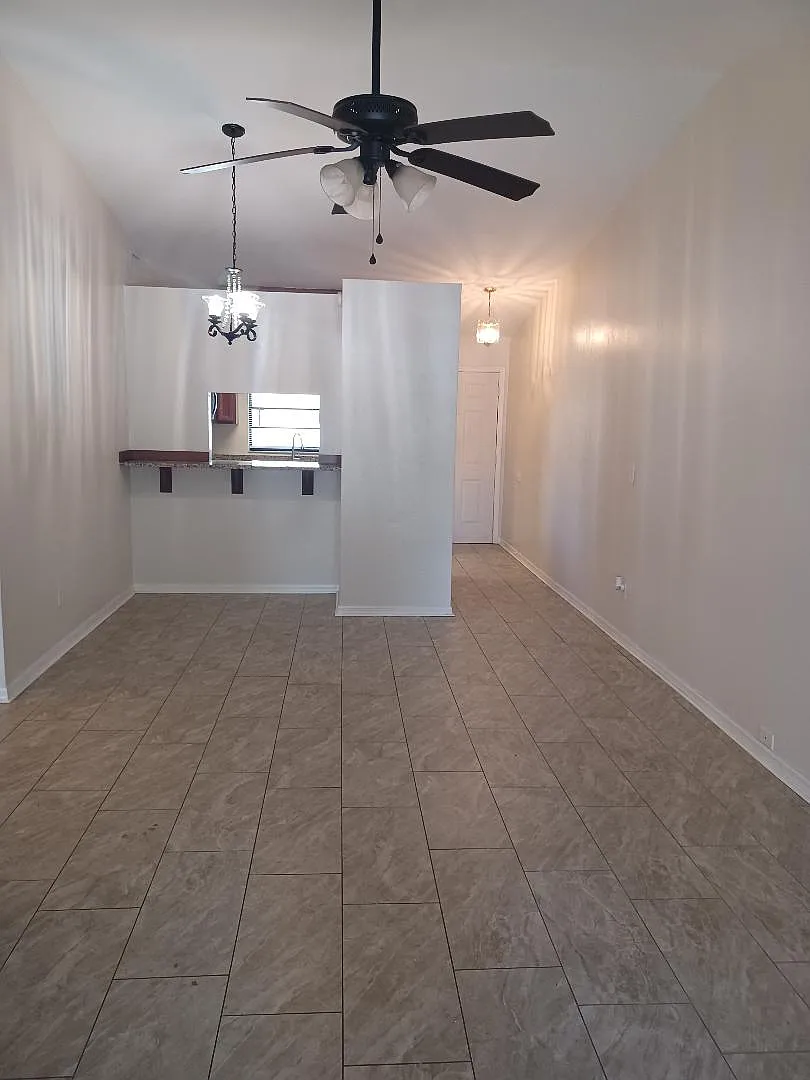 2 bed, 850 sqft, $1,350 — Photo 1