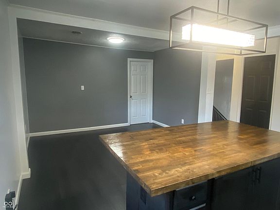 4th image of 406 S Walnut St
