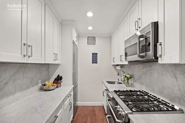 Sold by Sotheby's International Realty | media 1