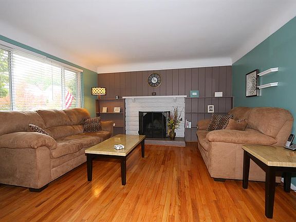 3rd image of 3884 Mantell Ave
