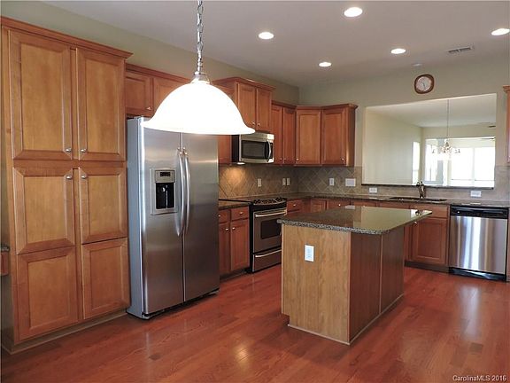 5th image of 42143 Larkspur Ct #20