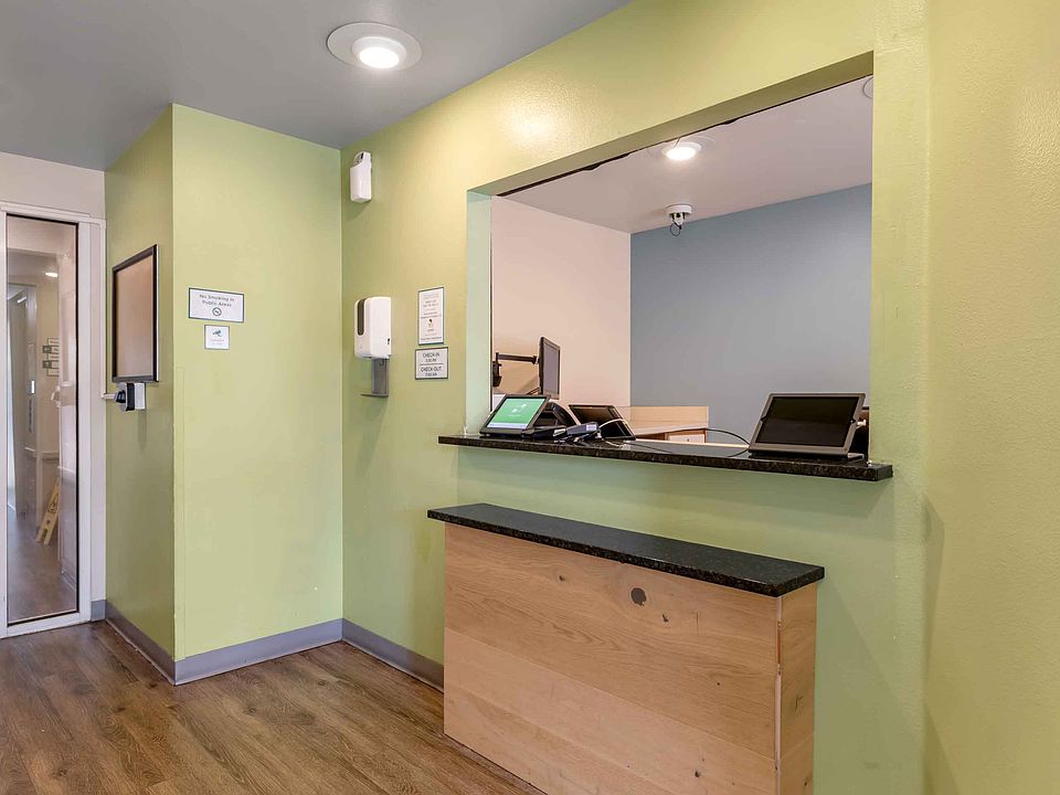 Lobby and Guest Check-in