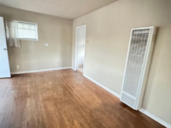 3rd image of 209 Illinois St APT 4
