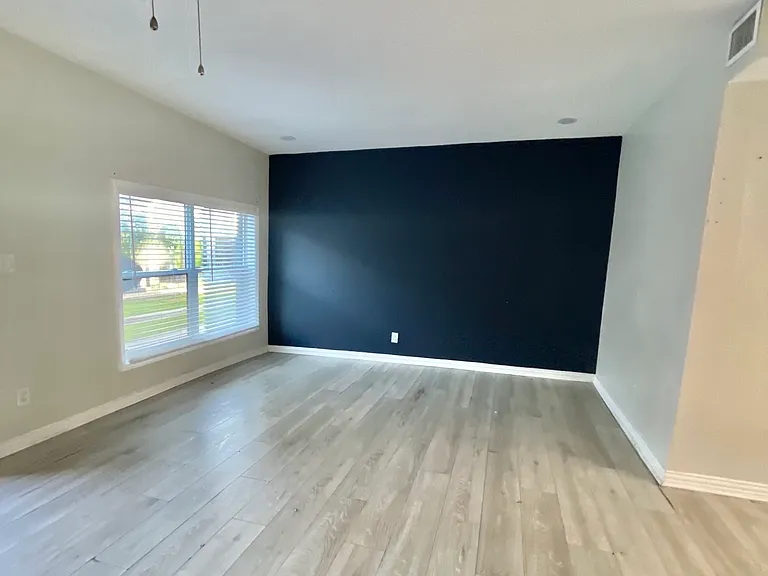 225 N. Munger Blvd - Small Apartment Community in East Dallas — Photo 13