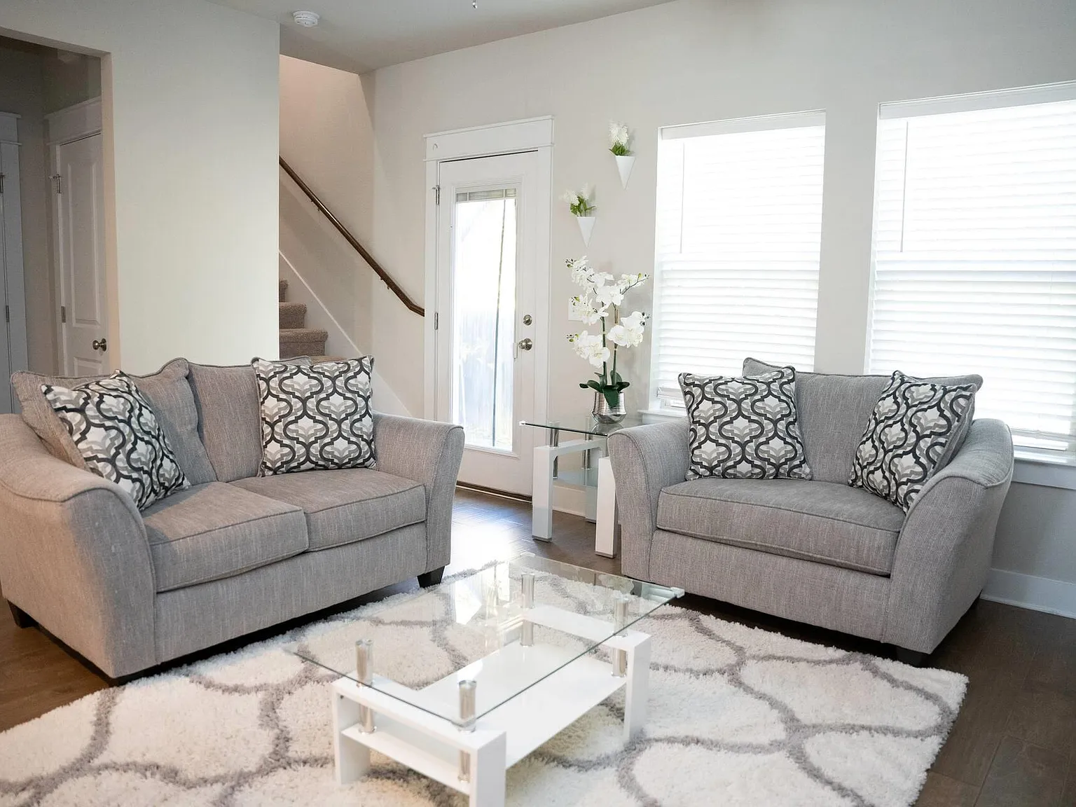 2 bed, 2.5 bath, 1689 sqft, $2,850 — Photo 3