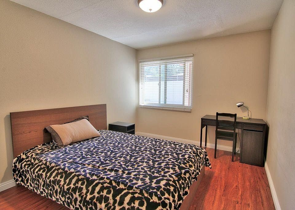 2nd image of 2404 San Mateo Ct
