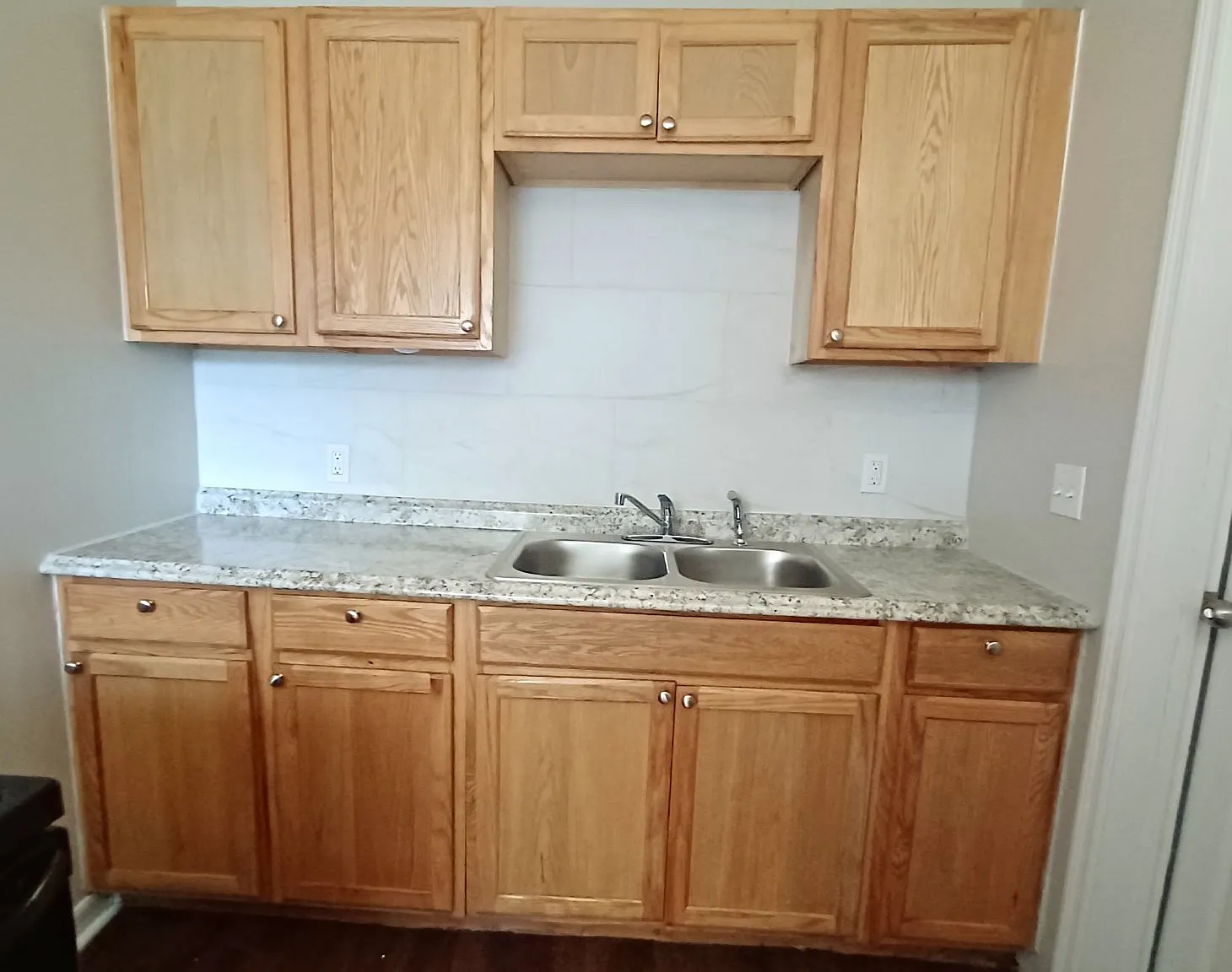 3 bed, 1.0 bath, 805 sqft, $1,150 — Photo 4
