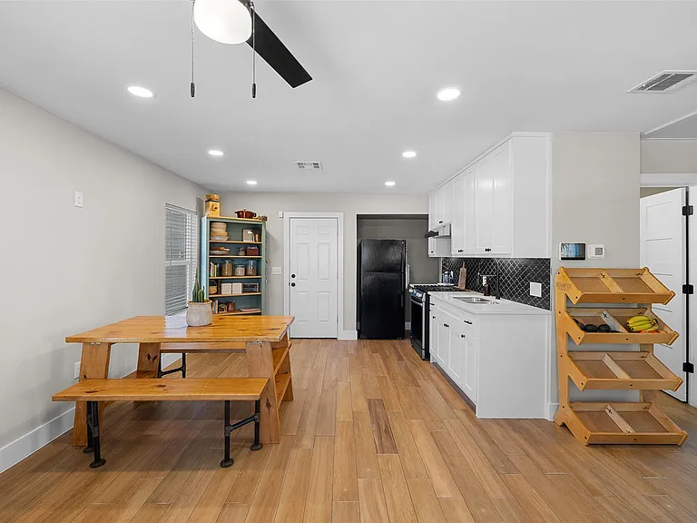 823 Hickory St — Photo 6
