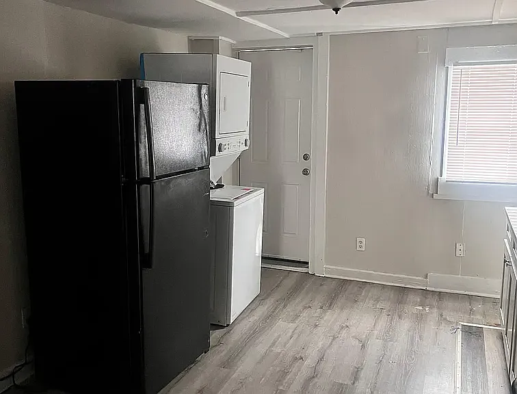 417 N Rose St — Photo 7