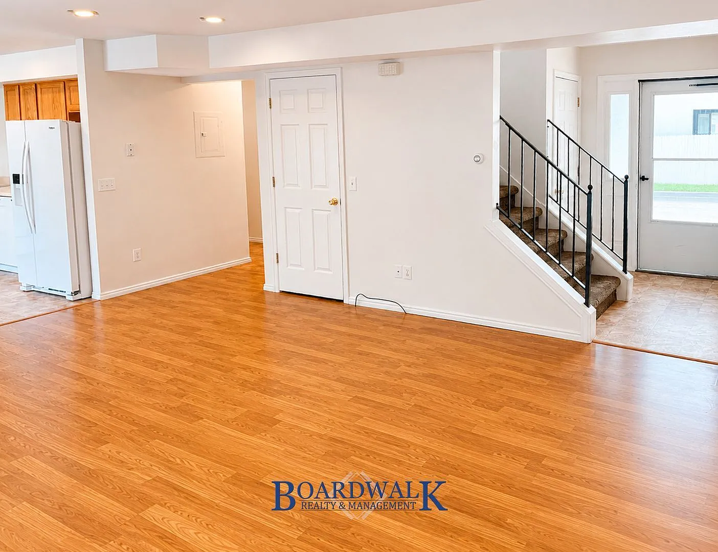 3 bed, 3.0 bath, 1566 sqft, $2,100 — Photo 2