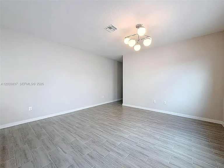 410 NW 41st St #410 — Photo 4