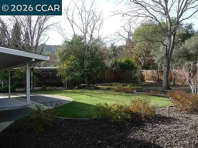 324 Glendora Cir — Photo 10