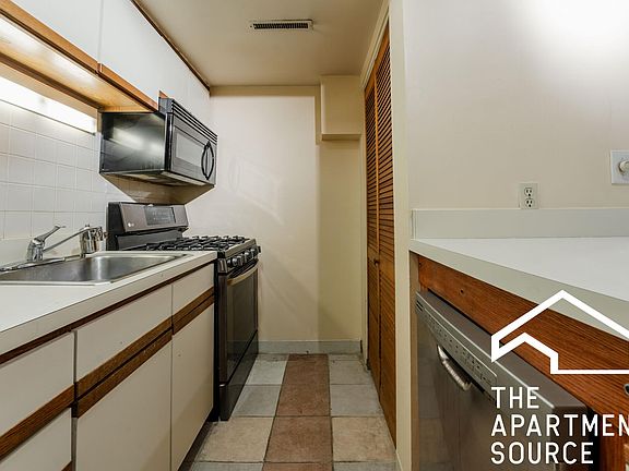 2nd image of 715 W Diversey Pkwy #2R