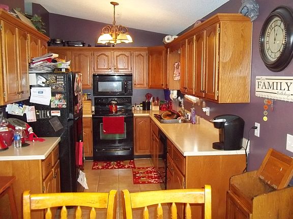 4th image of 635 W Miller St