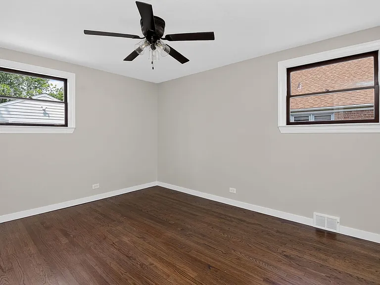 112 S Iowa Ave — Photo 11
