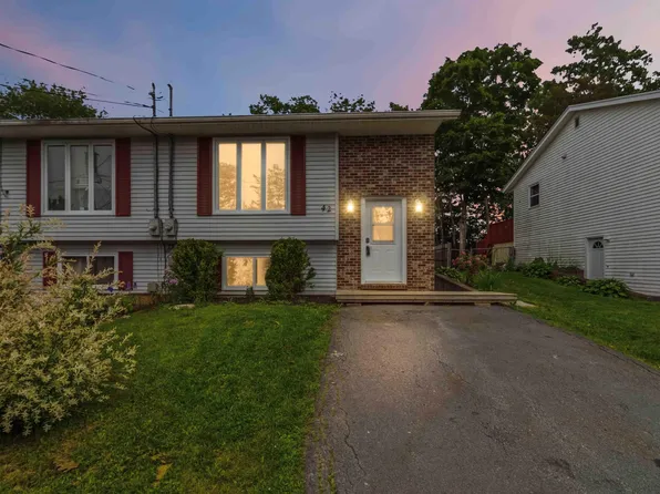 42 Sunnyvale Ct, Halifax, NS B4E 2T1