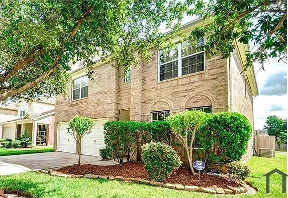 4 bed, 2632 sqft, $2,800 — Photo 2
