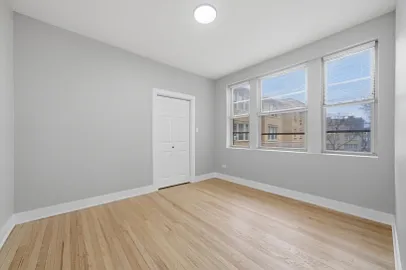 Building Photo - 7518 N Seeley Ave #1E