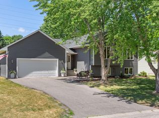 2730 Shadow Wood Ct, Chaska, MN 55318