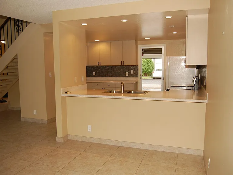 559 Keolu Dr — Photo 8