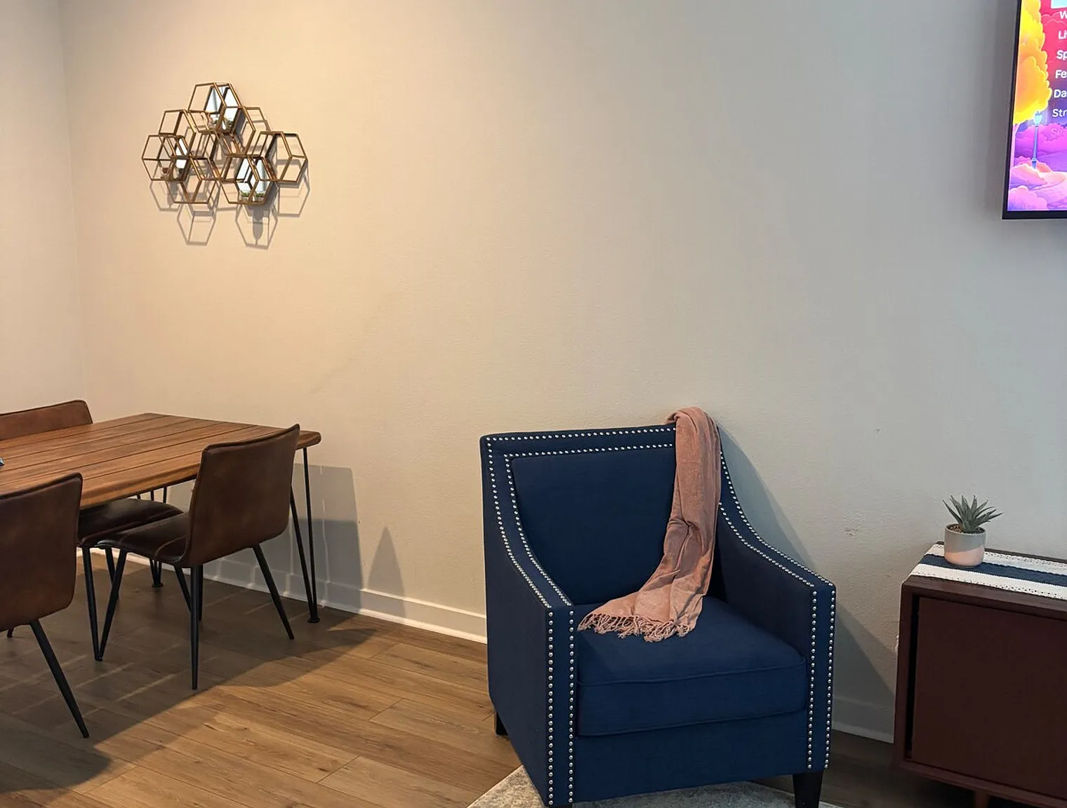3 bed, 2.5 bath, $4,387 — Photo 4