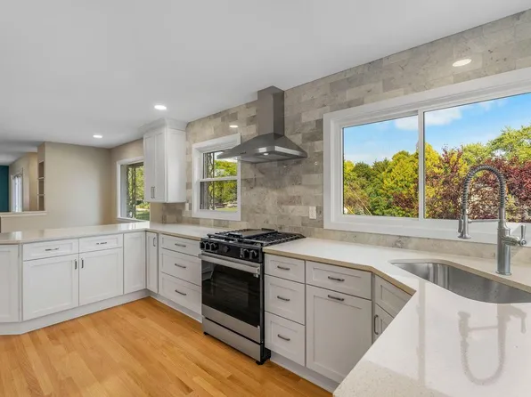 6963 North Range Line ROAD, Glendale, WI 53209